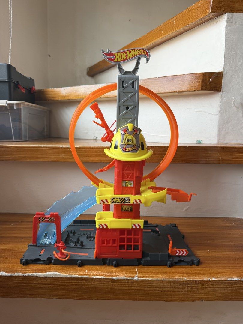 Hotwheels Fire Figther Play Set (Category: Kids Toys) located in Antipolo. Submitted by camsart04 (Listing ID 1467664445, Image 2). Description: Hotwheels Fire Fighter Play Set - playset only - no cara included - well maintained - needs cleaning Php 1,300 sf shouldered by the buyer shipping thru Grab, Lalamove.