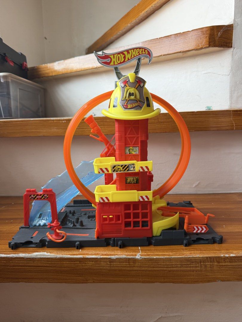 Hotwheels Fire Figther Play Set (Category: Kids Toys) located in Antipolo. Submitted by camsart04 (Listing ID 1467664445, Image 1). Description: Hotwheels Fire Fighter Play Set - playset only - no cara included - well maintained - needs cleaning Php 1,300 sf shouldered by the buyer shipping thru Grab, Lalamove.