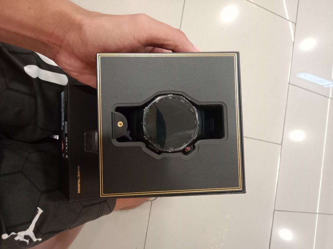 HUAWEI GT6 PRO TITANIUM COMPLETE SET (Category: Men's Watches) located in Caloocan City. Submitted by tigerboby420 (Listing ID 1467838274, Image 1). Description: Display: 1.47-inch AMOLED, 466 × 466 Build: Titanium alloy case, sapphire glass Battery: 867 mAh, up to 21 days Water resistance: 5 ATM, IP69 Health: Heart rate, SpO₂, ECG, sleep tracking GPS: Dual-band positioning Connectivity: Bluetooth 6.0, NFC Weight: 54.7 g (without strap) Compatibi
