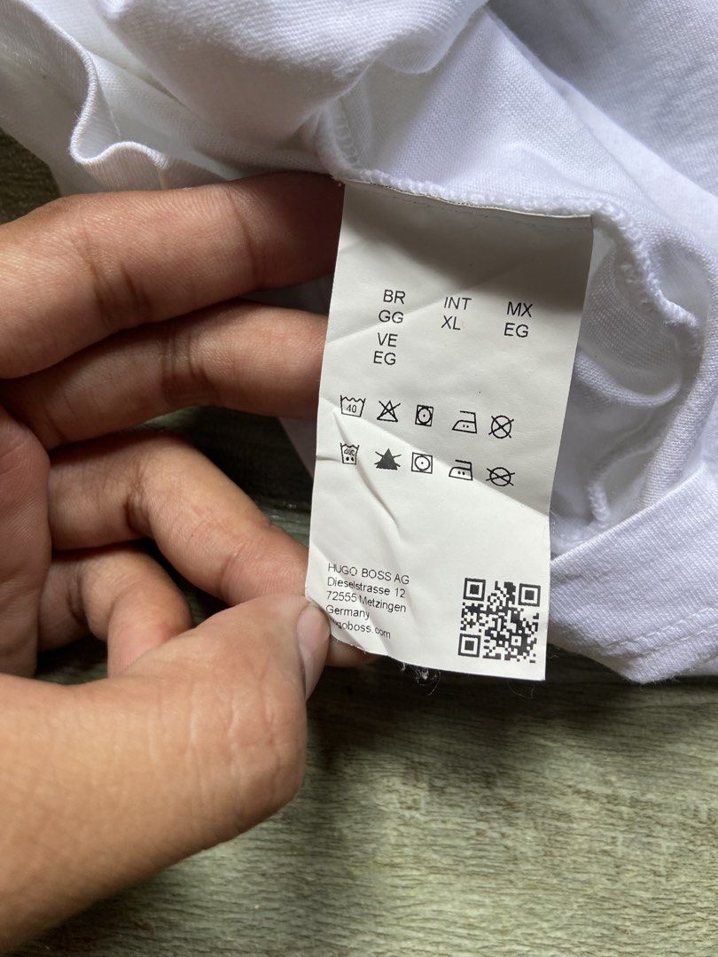 Hugo boss plain white shirt (Category: Tshirts & Polo Shirts ) located in Panabo. Submitted by thrifty.red (Listing ID 1467614580, Image 3). Description: width:21.5 length:30 Excellent Condition need wash .