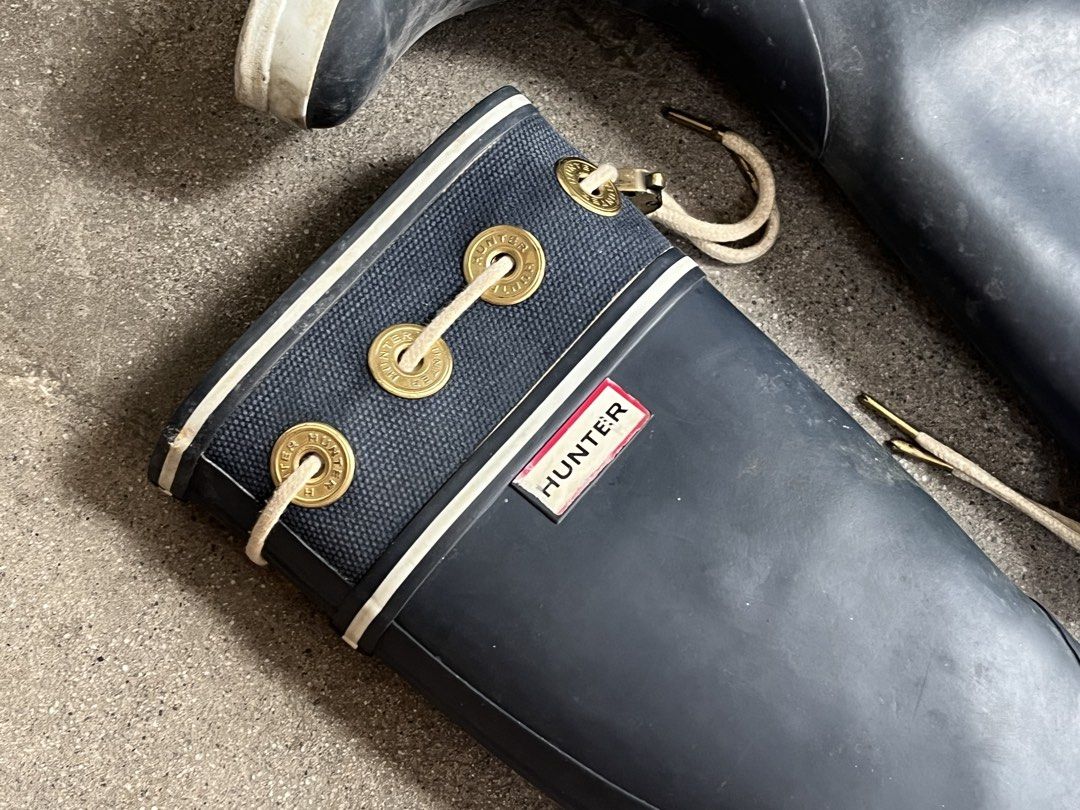 Hunter Women's Thurlestone Wellies - Navy (Category: Boots) located in Manila. Submitted by isabelm_ (Listing ID 1467652895, Image 2). Description: Hunter Women's Thurlestone Wellies - Navy Excellent condition Fits 23CM Used twice No issue, just needs cleaning ₱ 1,200 shipped 🪼 via Lalamove/J&T/LBC North Caloocan area.