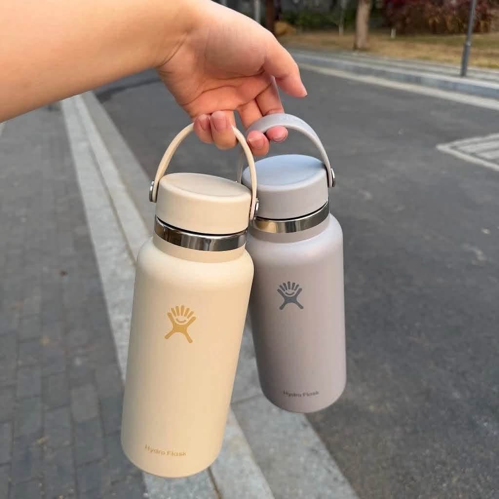 Hydroflask Tumbler 32oz (Category: Water Bottles & Tumblers) located in Quezon City. Submitted by coleen0 (Listing ID 1467658770, Image 2). Description: 100% MALL PULL OUT Inclusion: Box & Paper bag.