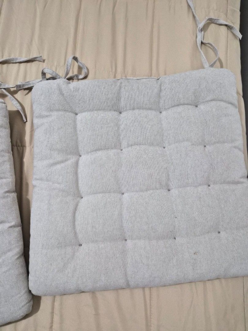 IKEA Vippart Chair Pad 3pcs (Category: Cushions & Throws) located in Manila. Submitted by fasyon (Listing ID 1467730105, Image 2). Description: 3 pieces chair pads color beige 38x38x6.5cm (15x15x3") purchased January 2026 Ikea MOA no damage, no flaws, looks new.