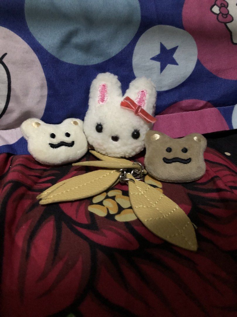 Imported Japan Plush Pins & Leaf Keychain Charm — Set (Category: Charms) located in San Juan, La Union. Submitted by declutteringog7 (Listing ID 1467629560, Image 2). Description: 🐰 Cute Plush Pins & Leaf Charm — Set ₱200 Category: Accessories > Charms & Pins Includes: • 1 Bunny plush pin — soft fabric, with red ribbon bow • 2 Bear/toast face plush pins — cream & brown • 1 Yellow leaf bag charm keychain — faux leather leaves with lobster clasp D