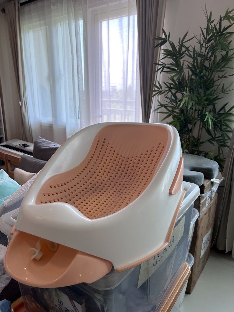 Infant Mesh Bathtub Non-Slip (Category: Bathtub & Bath Accessories) located in Muntinlupa City. Submitted by thriftpandamnl (Listing ID 1467826957, Image 2). Description: ✔️Ergonomic mesh bath net for safe and easy washing of newborn baby ✔️Made from durable and safe PP and TPE material ✔️Drainage system design ✔️Non-slip base ✔️Can be used in counters, bath, floor or bathtubs. 📍Pickup: Brgy Sucat Muntinlupa RFS: malaki na si baby, decluttering.