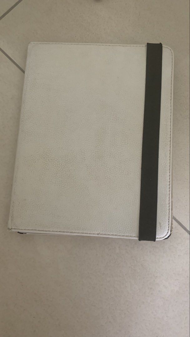 iPad 2 (Category: iPad) located in Kuantan. Submitted by amonerine (Listing ID 1467646888, Image 2). Description: Still can use but old! ✨.