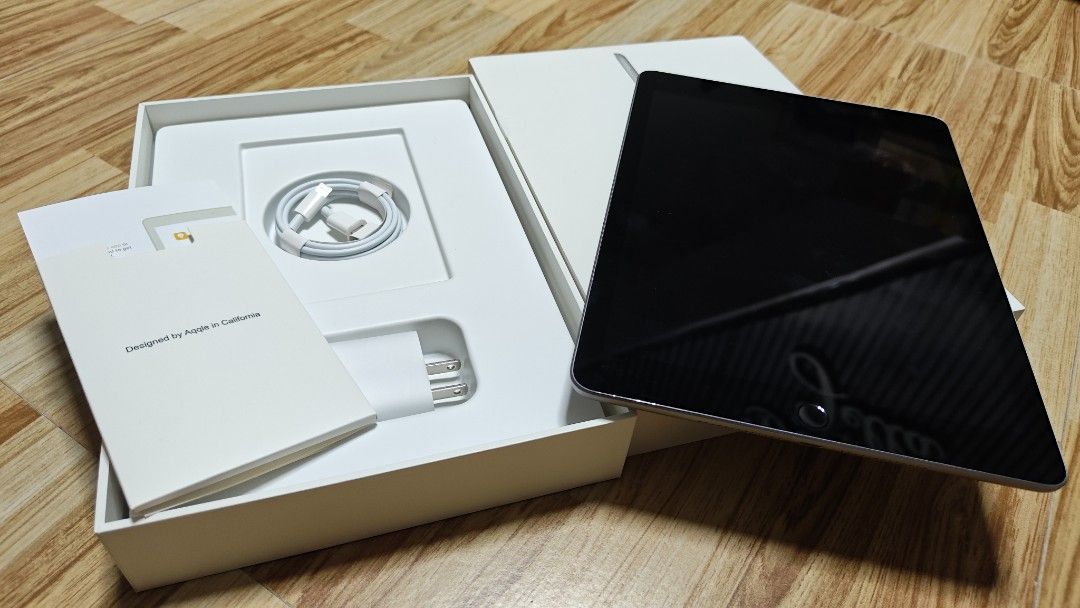iPad 6th gen 32gb (Category: iPad) located in Paranaque City. Submitted by dave_03x (Listing ID 1467609126, Image 2). Description: FOR SALE ONLY 6k‼️ iPad 6th gen (32 gb) ✅No iCloud issues ✅Good condition ✅Unli reset ✅Complete with box and charger ✅No issues, Gagamitin mo nalang Available for: ✅Meet-up/Pick-up/Via lalamove (Paranáque location) Ps. Pass po ako sa swap. Thank you.