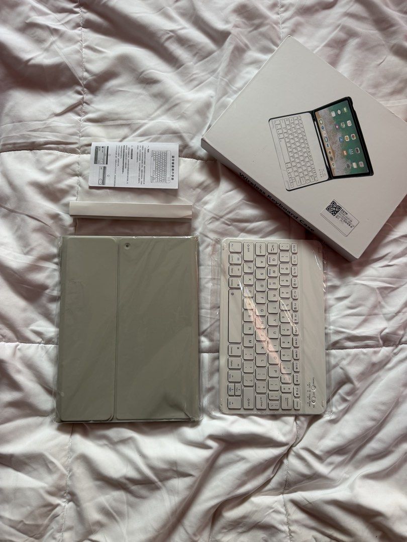 Ipad 7th/8th/9th gen 10.2” (Category: Cases & Sleeves) located in Santiago. Submitted by findsbyjew (Listing ID 1467719708, Image 1). Description: brandnew ipad 7th/8th/9th gen 10.2” case — with keyboard, cord, box, manual • actual pic posted • color ash gray • ship nationwide via jnt! 📦 rfs: change ipad bought this around 1100 something Loc: Isabela.