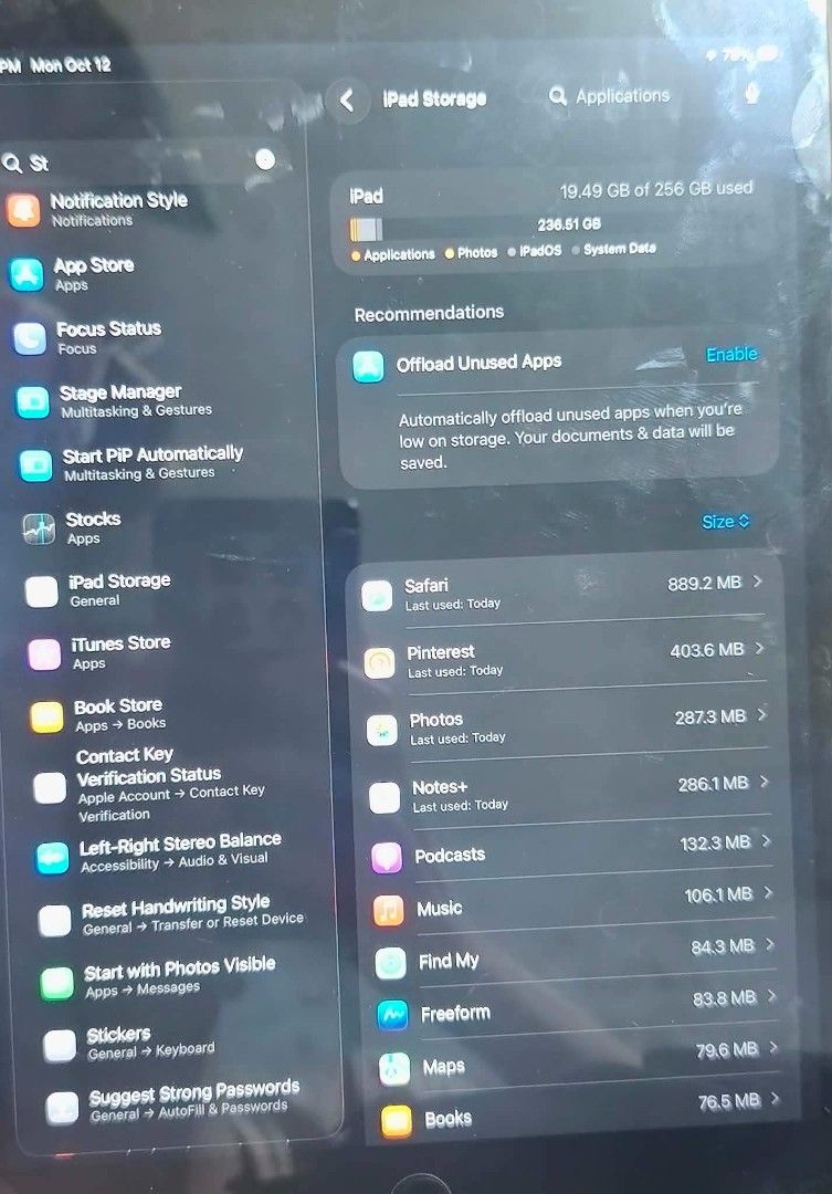 Ipad 9th Gen Apple 256 GB (Category: iPad) located in Quezon City. Submitted by tiny_bean (Listing ID 1467741650, Image 3). Description: - good condition - no issue - with case - pls wag po baratin.