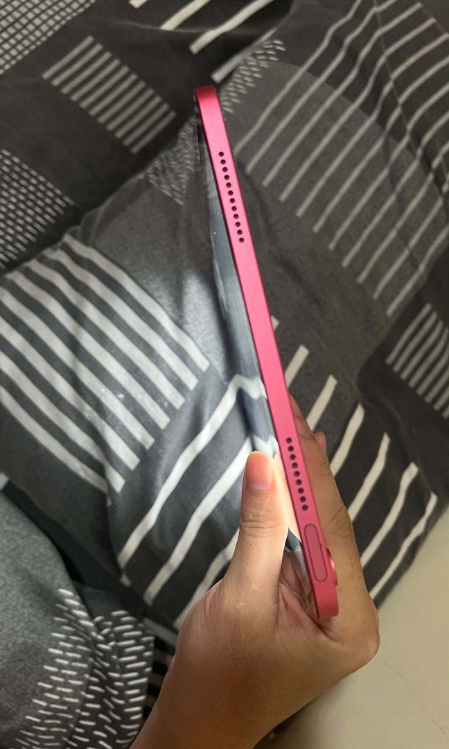 Ipad A16 11th Gen (Pink) 128gb (Category: iPad) located in Manila. Submitted by wildmountain.69cb1e (Listing ID 1467744362, Image 2). Description: below market napo yan wag napo baratin. ipad A16 11th Gen Pink 128gb 95% Battery health Cc 112 Finger print working True tone working IOS 26 Warranty until February 2027 No issue talaga kaya wag napo hanapan super kinis pwede sa maselan inclusion: unit original box original charger case.