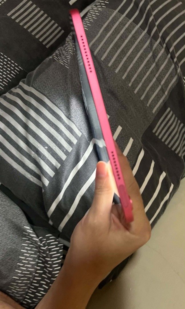 Ipad A16 11th Gen (Pink) 128gb (Category: iPad) located in Manila. Submitted by wildmountain.69cb1e (Listing ID 1467744362, Image 3). Description: below market napo yan wag napo baratin. ipad A16 11th Gen Pink 128gb 95% Battery health Cc 112 Finger print working True tone working IOS 26 Warranty until February 2027 No issue talaga kaya wag napo hanapan super kinis pwede sa maselan inclusion: unit original box original charger case.