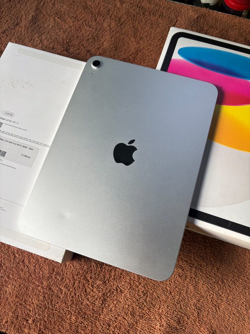 ipad a16 128gb rush forsale!! (Category: iPad) located in Quezon City. Submitted by waveydlorean (Listing ID 1467791928, Image 1). Description: ipad a16 128gb! | silver color DETAILS: - 128gb - NTC APPROVED 🇵🇭 - wifi used - working icloud truetone & face id - all working no issue and no icloud issue!! - underwarranty til 12/24/26 - 98% battery ( original ) - cycle count 73 - ios version ( 26.2. ) - unli check to sawa at reset!! may one dent lan