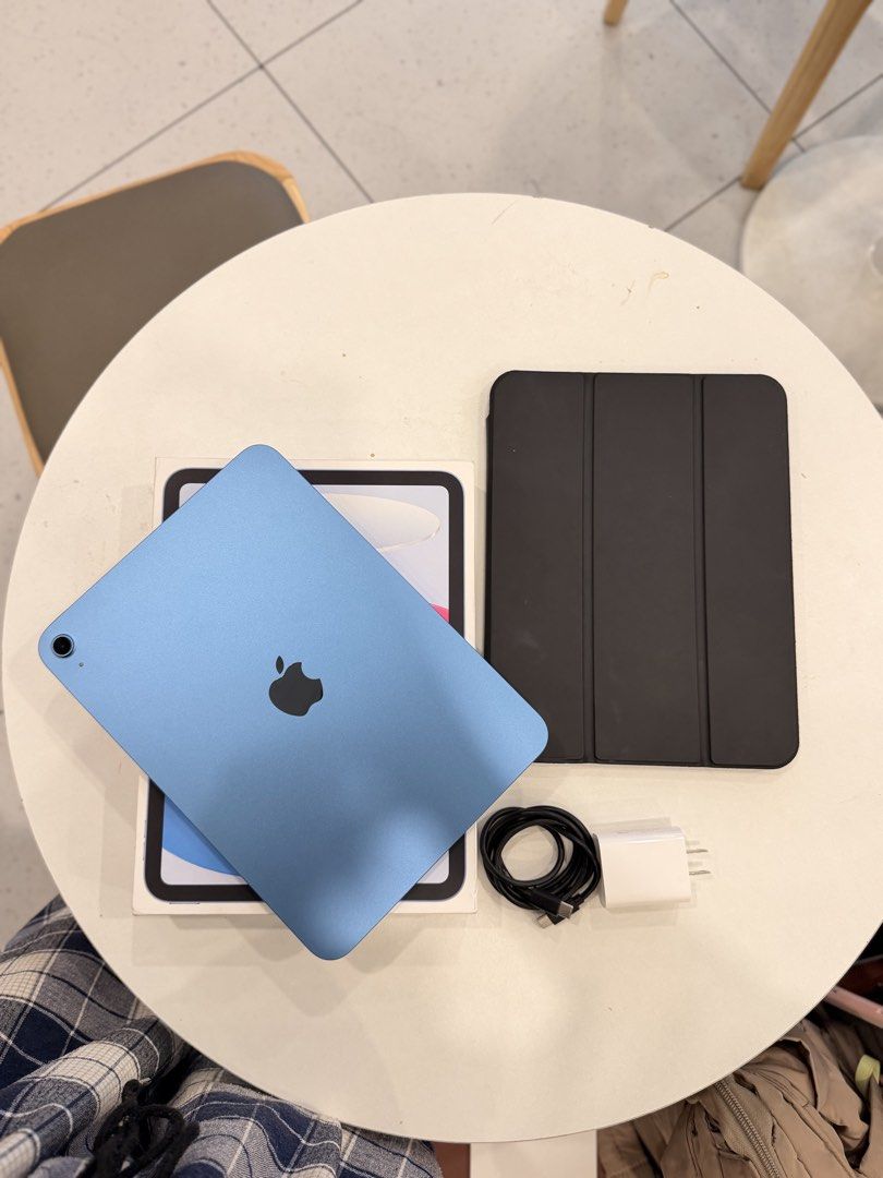 iPad A16 — 11th Gen 💙 (Category: iPad) located in Valenzuela. Submitted by shebuysthensell (Listing ID 1467715363, Image 3). Description: 📱iPad A16 — 11th Gen 💙 ✨ Storage: 128gb 🔋 Battery Health: 96% 🔄 CC: 169 ❗️No issue Inclusion: • Box w/ manual • Replaced charger • Case 🤝 Meet up only!.