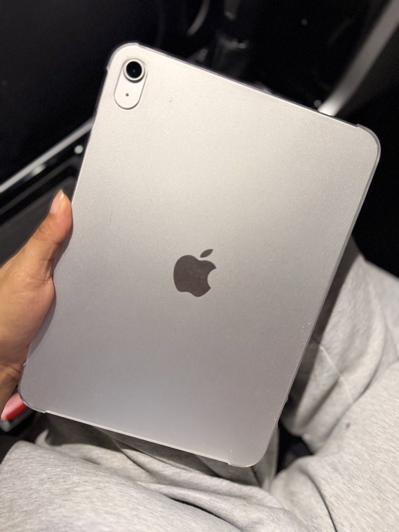 iPad A16 — 11th Gen 🩶 (Category: iPad) located in Valenzuela. Submitted by shebuysthensell (Listing ID 1467715760, Image 3). Description: 📱iPad A16 — 11th Gen 🩶 🔋Battery Health: 92% 🫙128GB 🔄 156 CC ✅ Unit, Box, Case & Cord Only! Updated to the latest OS 27 ✨ All functions working properly! 🤝For meet up only..