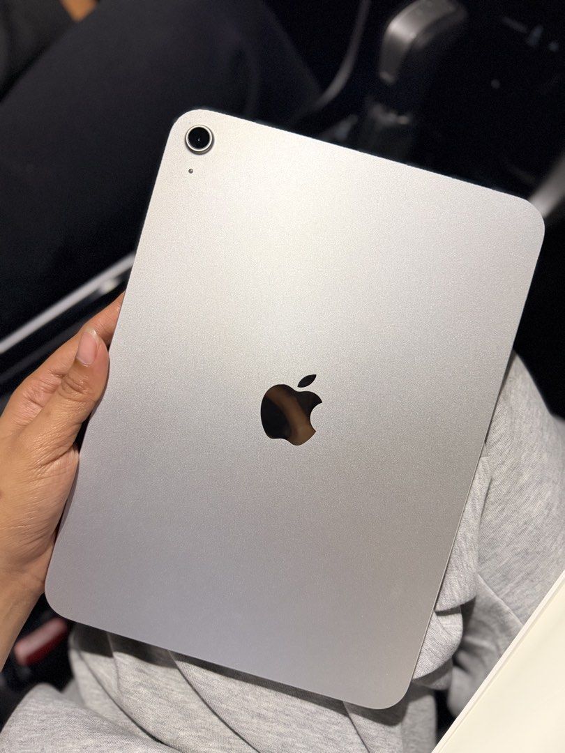 iPad A16 — 11th Gen 🩶 (Category: iPad) located in Valenzuela. Submitted by shebuysthensell (Listing ID 1467715760, Image 1). Description: 📱iPad A16 — 11th Gen 🩶 🔋Battery Health: 92% 🫙128GB 🔄 156 CC ✅ Unit, Box, Case & Cord Only! Updated to the latest OS 27 ✨ All functions working properly! 🤝For meet up only..