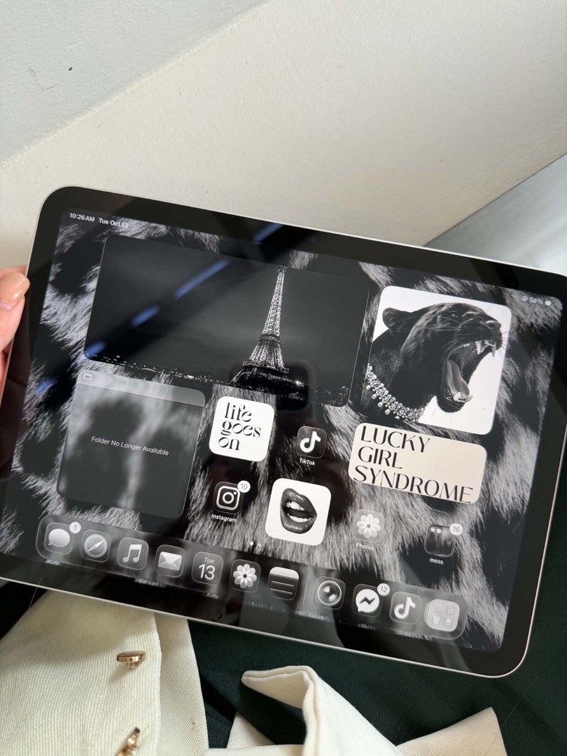 Ipad a16 | Silver (Category: iPad) located in Manila. Submitted by gonchrist63981 (Listing ID 1467632330, Image 2). Description: Hi, everyone! I’m helping my friend. Looking for sure buyer: IPAD A16 128gb | Silver - 99% batt health - 10 months old (date of purchase december 2025 sa powermac ayala malls) - no dents or scratch - charger included Reason for selling: will plan to upgrade to macbook This is actually a good deal for good as new! Let me