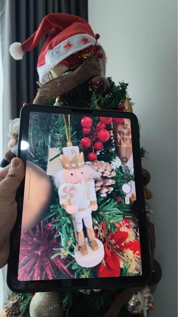 iPad Air (4th Gen) 64GB (Category: iPad) located in Pasay City. Submitted by manung_john (Listing ID 1467606177, Image 1). Description: - Model: iPad Air (4th Generation) - Storage: 64GB - Color: Space Gray - Condition: Excellent, well-maintained - Inclusions: Complete with original box and Power Mac Center receipt - Performance: Smooth and fully functional for study, work, and entertainment - Meetup Location: Century City Mall - Poblacion Makati