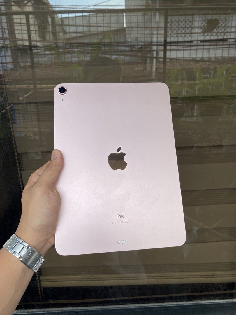 iPad Air 4th Gen 64GB (Category: iPad) located in Manila. Submitted by ken-j (Listing ID 1467686477, Image 1). Description: For sale or swap sa iphone add cash iPad Air 4th Generation 64GB No issue all working (Touch ID and Truetone working) Front and Back Camera Working Pristine Condition PP/A Variant Las Piñas location Inclusions: Unit, Case and Cord only 14,500 fixed price Swapping price is higher than selling price.