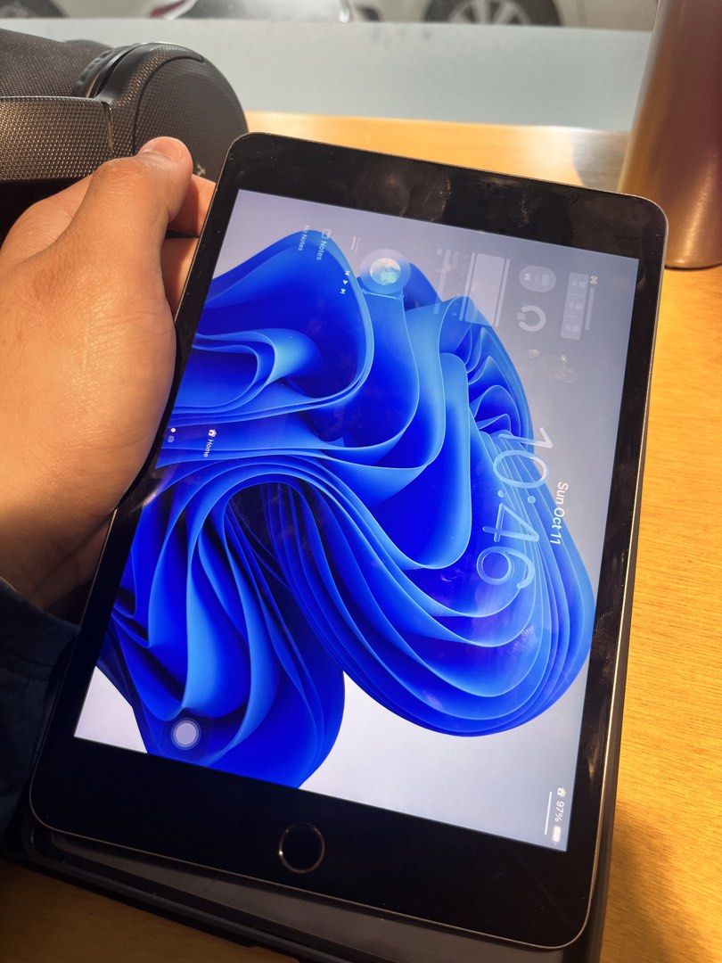 Ipad Mini 5 256gb+wifi (Category: iPad) located in Mandaluyong City. Submitted by im_just_ken18 (Listing ID 1467701220, Image 1). Description: For Sale !!! iPad Mini 5 (5th gen)256 gb Walang issue, ikaw palang gagawa ng issue 100% batt health, for Php 13,995.00 Inclusion: -Case -Original Charger/ lightning cord -Original box. - Goojodoq Pencil. Unit DETAILS -256GB Storage -Wi-Fi Only Meetup — shang / light mall mandaluyong..