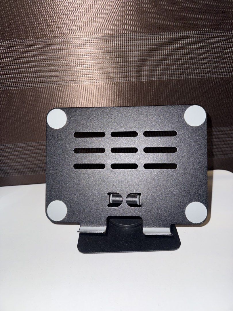 Ipad stand (Category: Laptop Bags & Sleeves) located in Manila. Submitted by kyabear (Listing ID 1467762892, Image 1). Description: book your own lalamove loc: Paranaque City rfs: decluttering Good quality metal.