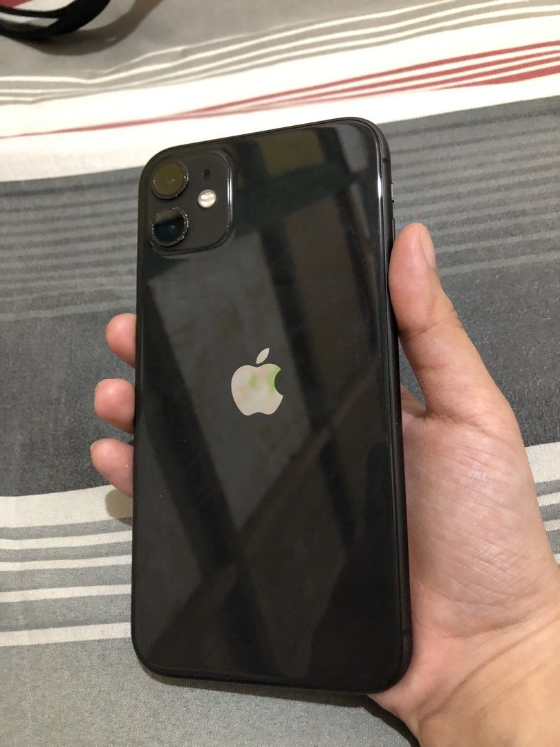 iphone 11 (Category: iPhone 11 Series) located in Manila. Submitted by izukuchan_808 (Listing ID 1467753964, Image 2). Description: wts iphone 11 128 gb no sim restrictions 80% bh orig all parts are original never been replaced/ opened may green spot lang na dalawa pag black bg lang and small lang (due to masikip na case) 9k 📍pasay.