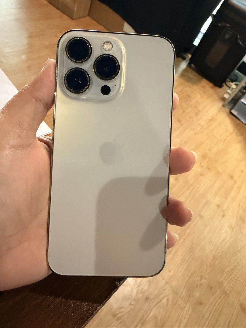 iphone 13 pro (Category: Android Others) located in Manila. Submitted by lia_alli27 (Listing ID 1467617587, Image 1). Description: lady owned d na nagagmit negotiable.