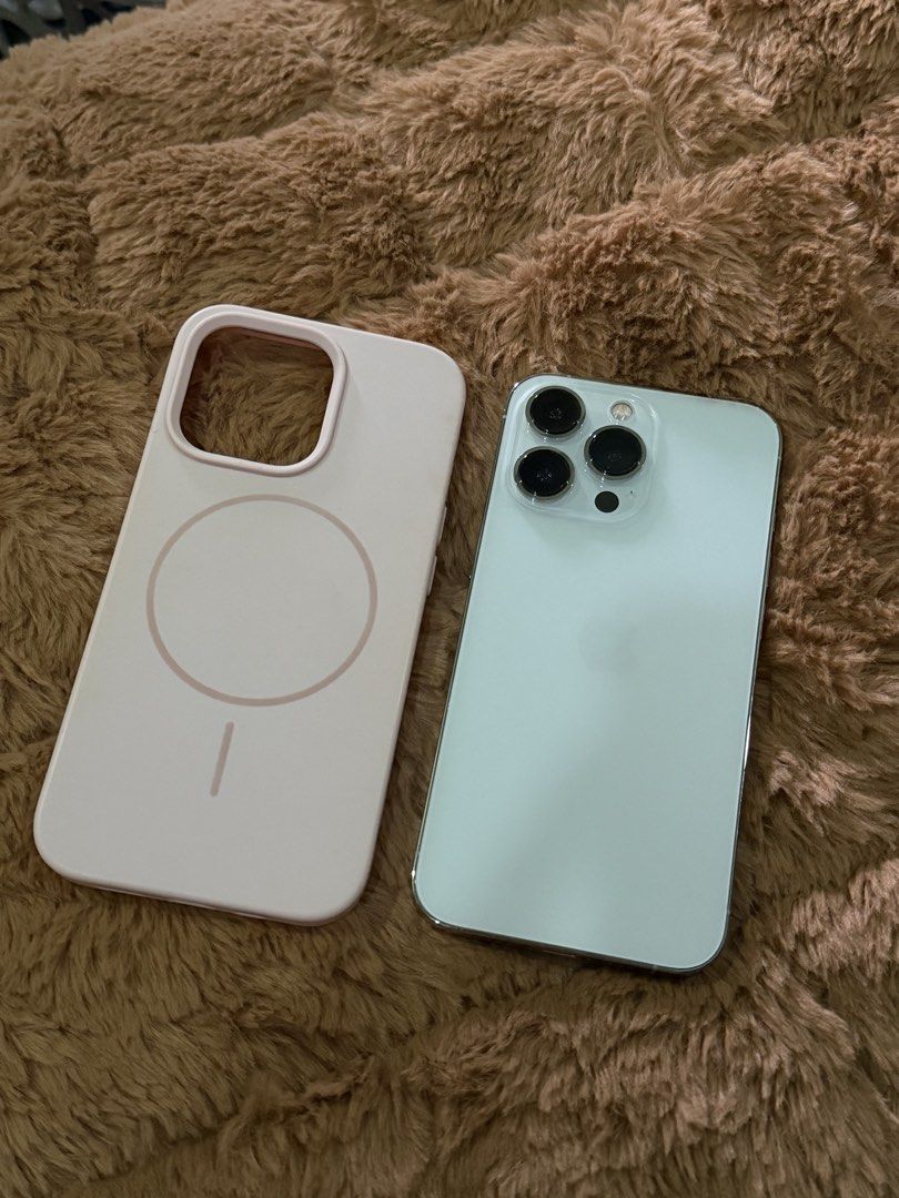 Iphone 13 pro - 256 gb (Category: iPhone 13 Series) located in Bulacan. Submitted by sheydeclutterz (Listing ID 1467819430, Image 1). Description: iphone 13 pro 256gb 70% batt health (original & matagal pa malowbat) bought from powermac with orig box, case true tone working issue: no face id napalitan lcd (original) .
