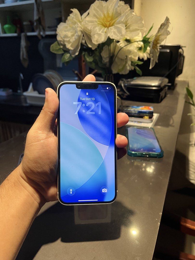 Iphone 14 Starlight (Category: iPhone 14 Series) located in Pasig City. Submitted by pangosjek286354 (Listing ID 1467769442, Image 2). Description: Iphone 14 starlight 128gb 88% battery health No issue Sale or swap add ka.