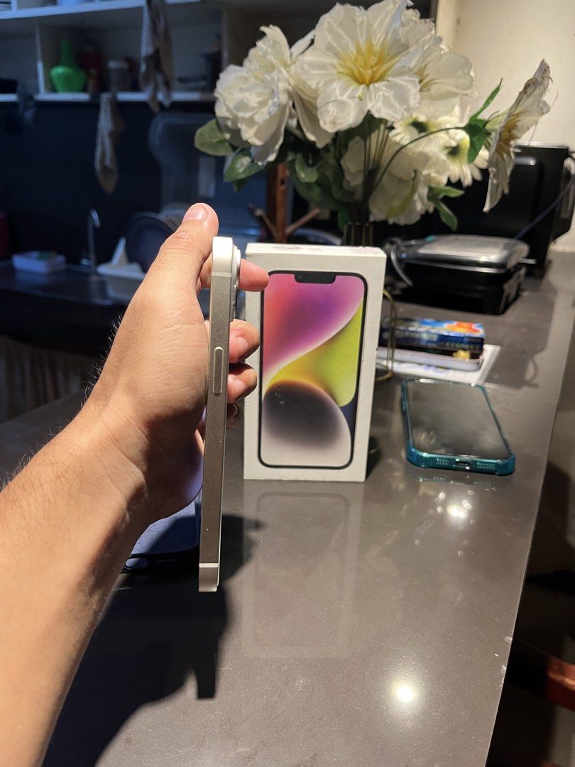 Iphone 14 Starlight (Category: iPhone 14 Series) located in Pasig City. Submitted by pangosjek286354 (Listing ID 1467769442, Image 3). Description: Iphone 14 starlight 128gb 88% battery health No issue Sale or swap add ka.