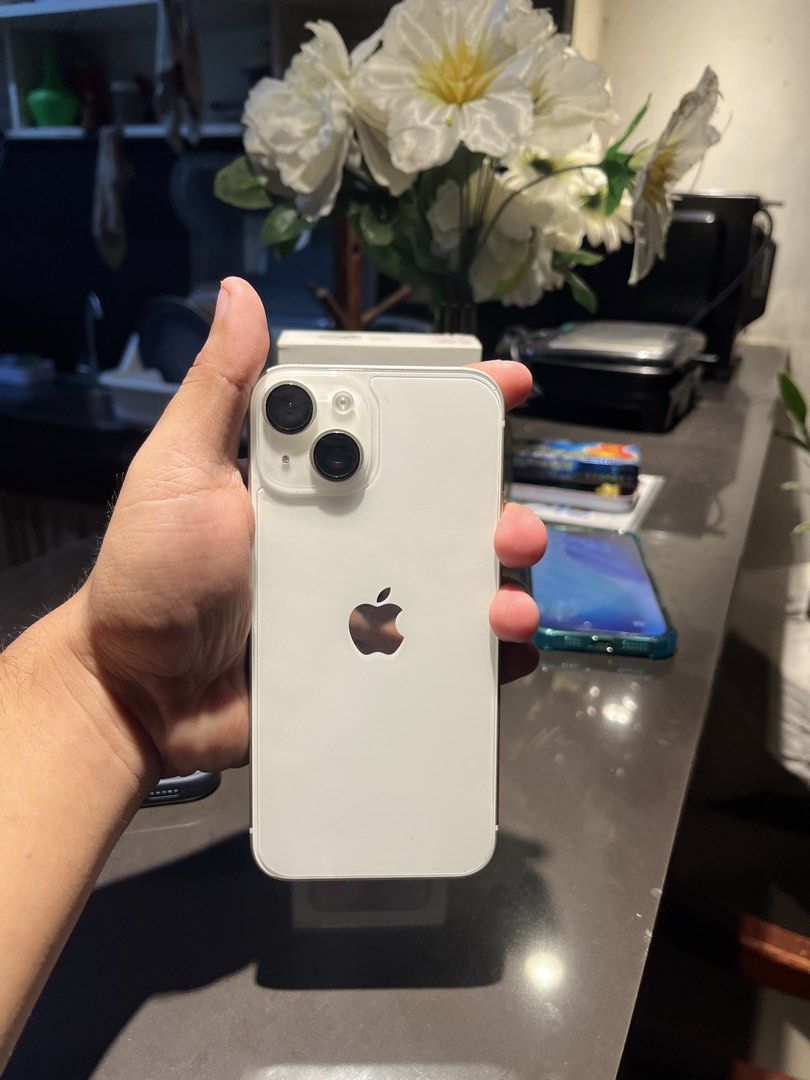 Iphone 14 Starlight (Category: iPhone 14 Series) located in Pasig City. Submitted by pangosjek286354 (Listing ID 1467769442, Image 1). Description: Iphone 14 starlight 128gb 88% battery health No issue Sale or swap add ka.