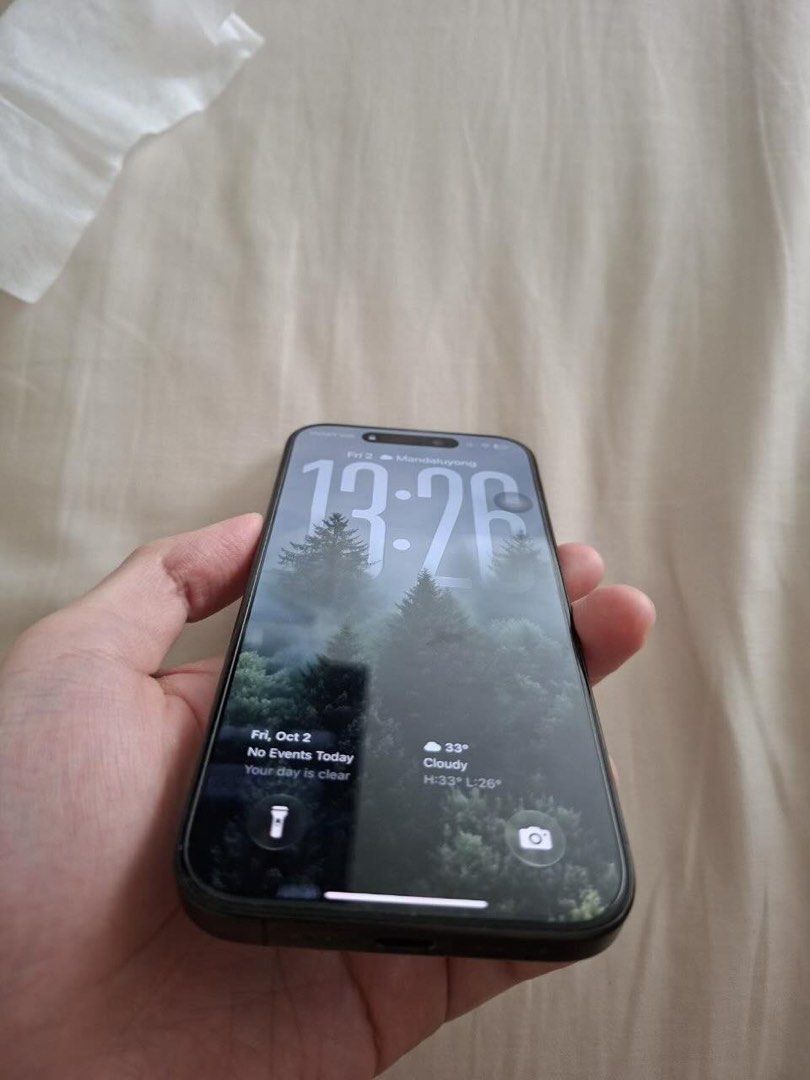 iPhone 15 Pro 256GB FU NTC Variant (Category: iPhone 15 Series) located in Manila. Submitted by alphab3at (Listing ID 1467649468, Image 2). Description: FOR SALE: iPhone 15 Pro 256GB with box, no cable Price: ₱35,000 Variant: NTC unit / Factory Unlocked (openline) Battery Health: 79% Condition: No issues, test all you want upon meetup Freebies: Used Casetify case + New tempered glass 📍 Meetup: SM Light Mall / Boni MRT 💵 Payment: Bank Transfer /