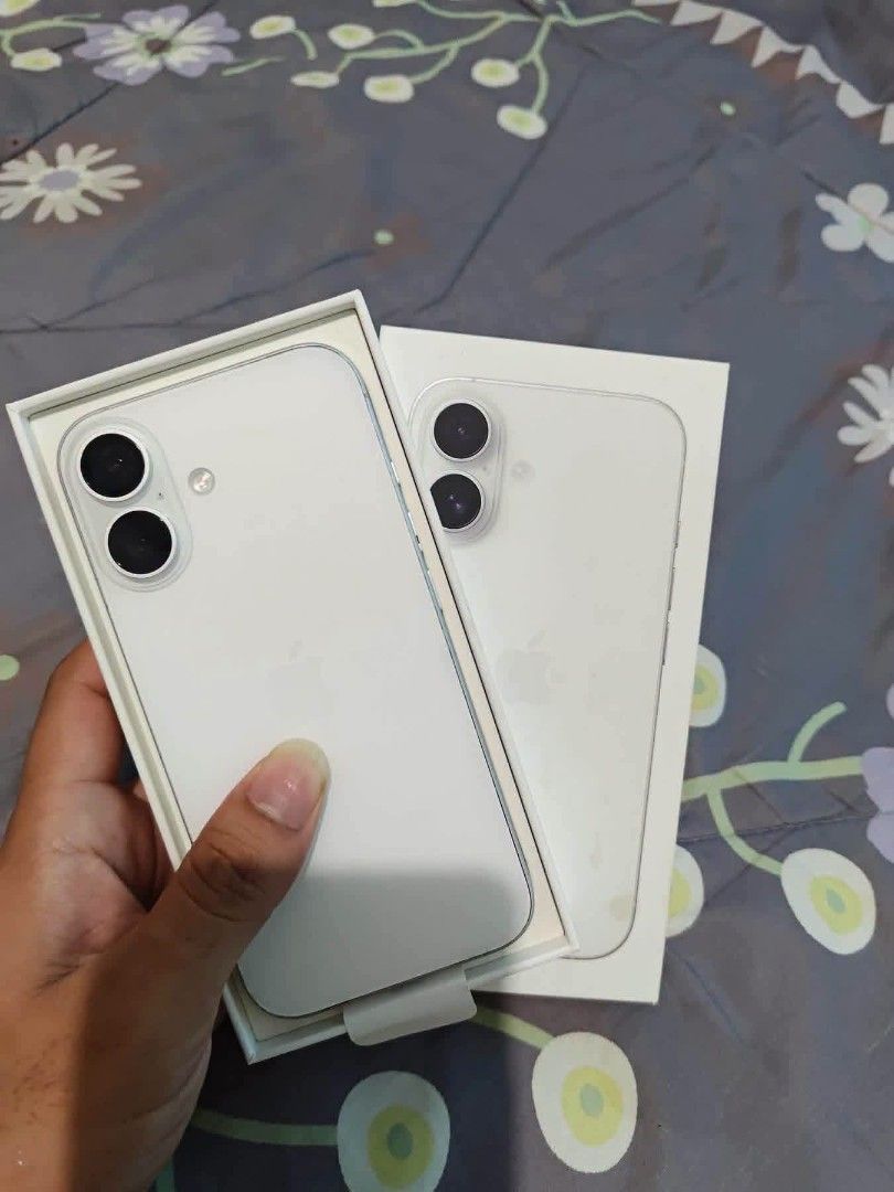 Iphone 16 128gb FU (Category: iPhone 16 Series) located in Manila. Submitted by canivs17 (Listing ID 1467741497, Image 1). Description: RUSH! iPhone 16 iPhone 16 128gb FU Color: Titanium white Battery Health: 95% Cycle Count: 250+ Under Warranty Till Dec. Local ZP/A Variant Inclusions: Unit Box Case Honest issue slight bend Replace LCD Original From unit Replace Back Glass Original from unit P28,500‼️ Nego RFS: Need Funds for upgrade.