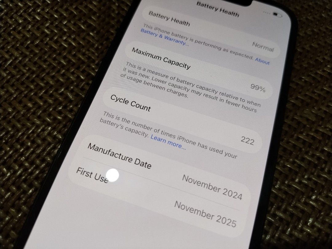 iphone 16e 128gb open line (Category: iPhone 16 Series) located in San Juan City. Submitted by laptopnetbook (Listing ID 1467747548, Image 3). Description: Price 23.500 only Color Black Storage 128gb Battery life 99 Battery cycle count Meetup Greenhills store para iwas scam Contack number 09157561100 1week service warranty.