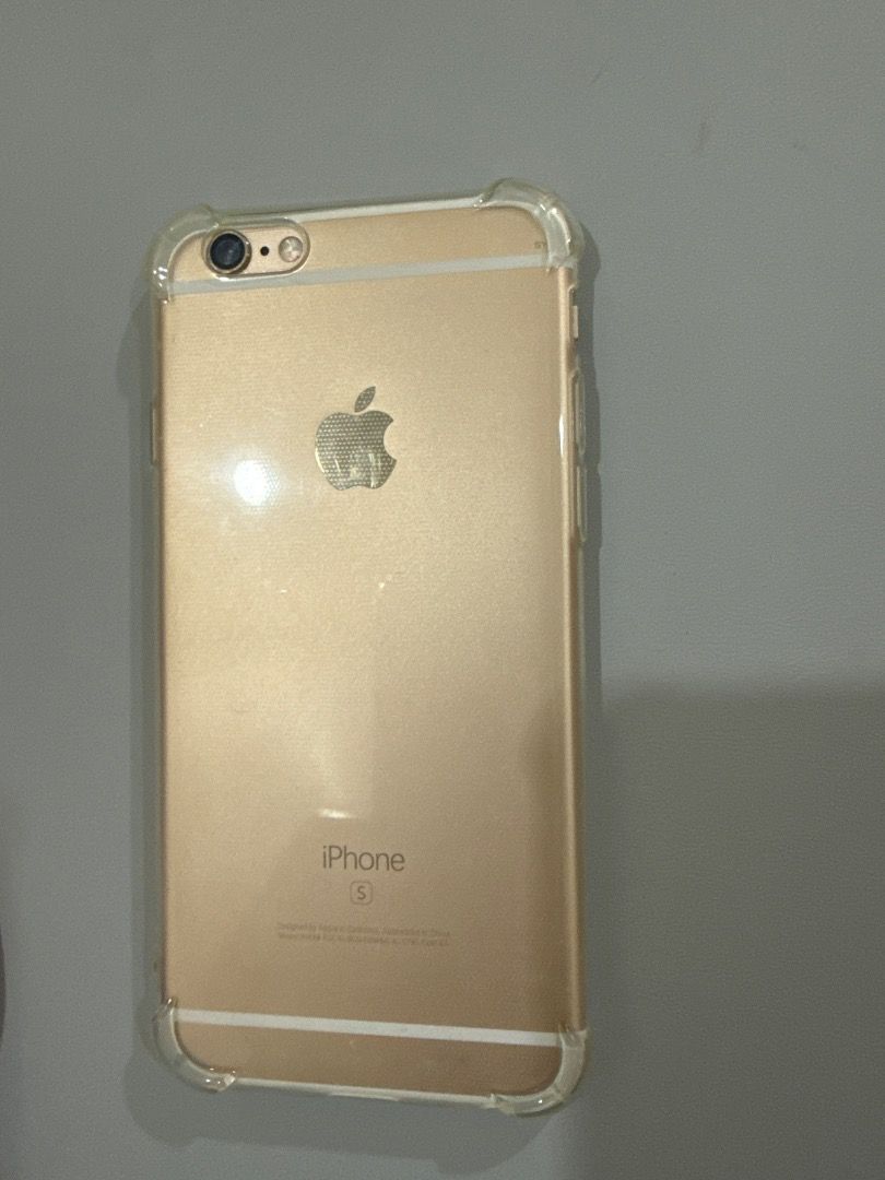 iphone (Category: Others) located in Kuala Lumpur. Submitted by keonho.cindy (Listing ID 1467682767, Image 3). Description: the camera have minor black dots （ori prc rm250）.
