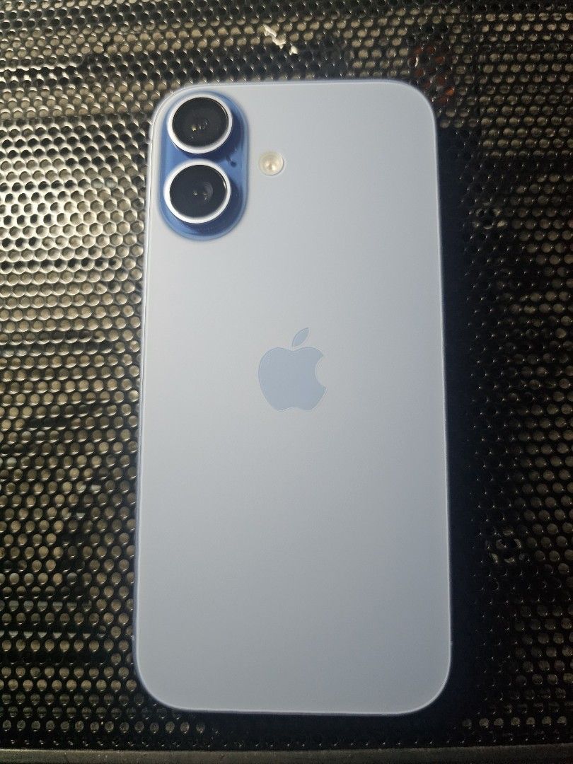 Iphone 17-Icloud Locked (Category: iPhone 17 Series) located in Marikina City. Submitted by lalala60325 (Listing ID 1467774437, Image 1). Description: Iphone 17-Icloud Locked For parts/bypass Buy at your own risk No retun/No refund.