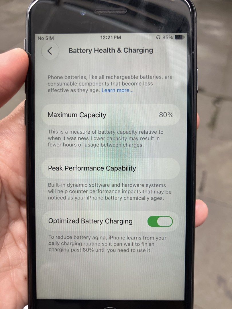 iPhone SE 2nd 64gb FIXED PRICE (Category: iPhone SE Series) located in Manila. Submitted by Thor1993 (Listing ID 1467638465, Image 3). Description: 4500 LAST PRICE PASS PO SA TATAWAD NG 4K OR LOWER HINDI PO RUSH. Rfs: Buy & Selling NOT FOR SWAP .Good condition check pics above .No issue or repaired parts .Battery health: 80% .No sim restriction .2020 model / 2nd Generation ‼️UNIT ONLY‼️ (NO BOX, CASE OR CORD) MEET UP BY SCHEDULE LAS PIÑAS, PASAY 