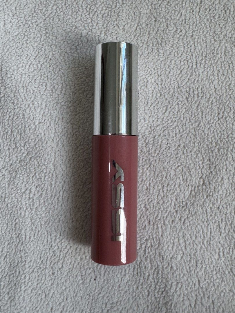 Issy Lip Lacquer in Two Faced (Category: Makeup) located in Manila. Submitted by khg_0 (Listing ID 1467696634, Image 1). Description: 📍Malate, Manila ❌ Joy reservers = blocked ✅ Lalamove ✅ J&T express.