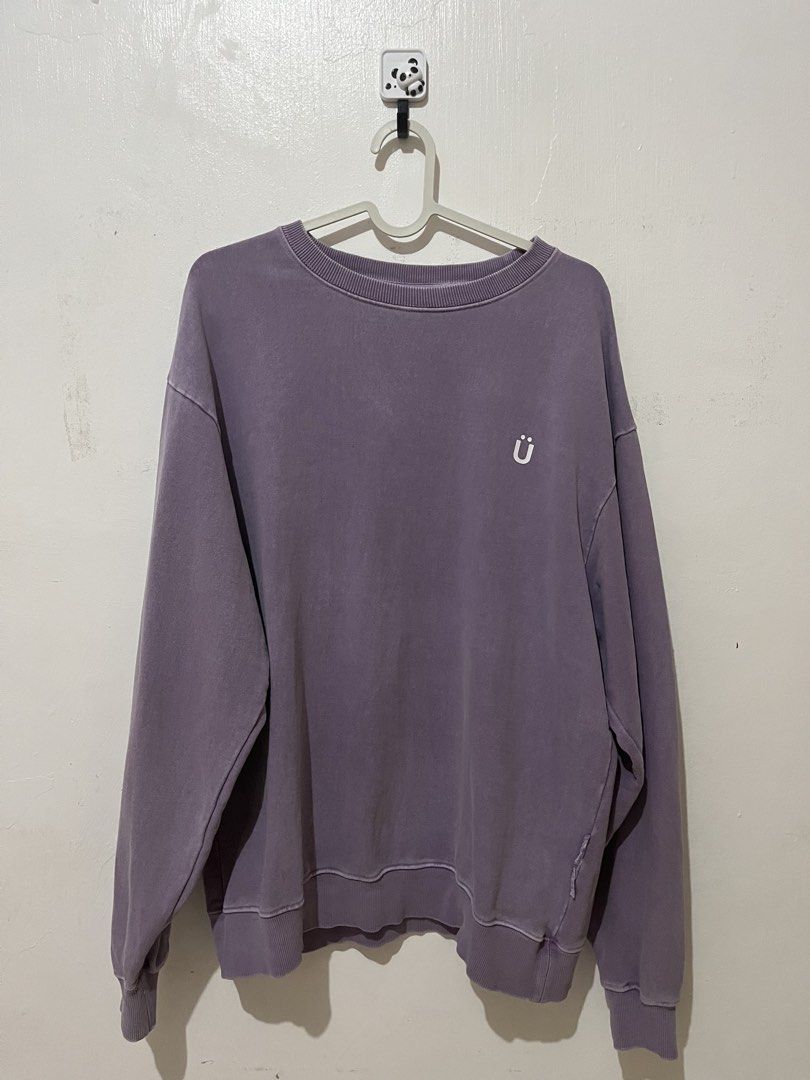 ISTKUNST U Logo Pigment Sweatshirt (Category: Tshirts & Polo Shirts ) located in Naval. Submitted by chanie836 (Listing ID 1467628530, Image 1). Description: Size: Medium Length: 27 Waist: 23 Color: Pigment Washed Lavender.