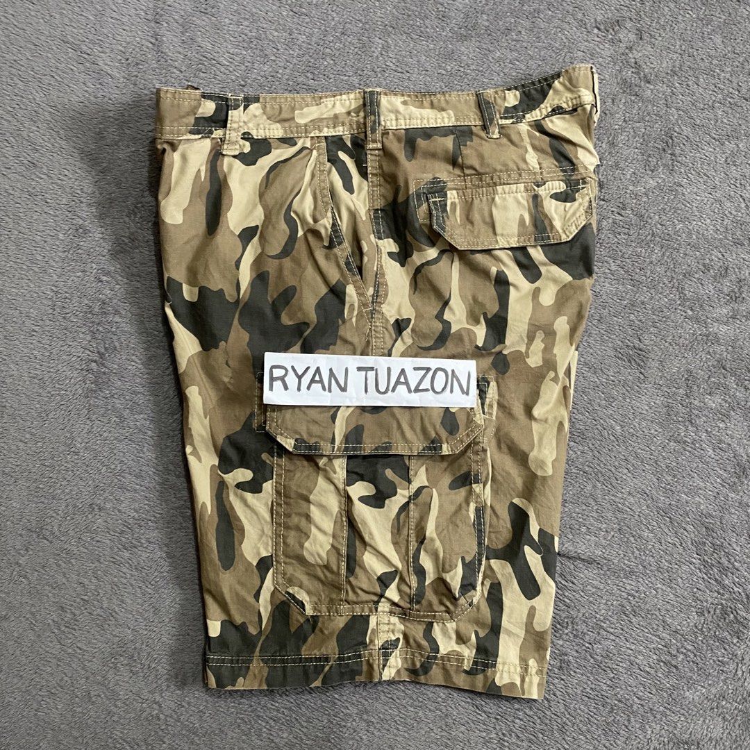 IZOD Camouflage Cargo Shorts (Category: Shorts) located in Lubao. Submitted by thriftlangph (Listing ID 1467630731, Image 3). Description: 🏷P599 IZOD Camouflage Cargo Shorts 36W x 21L 12.5 leg opening 9.5/10 color rate Excellent No issue.