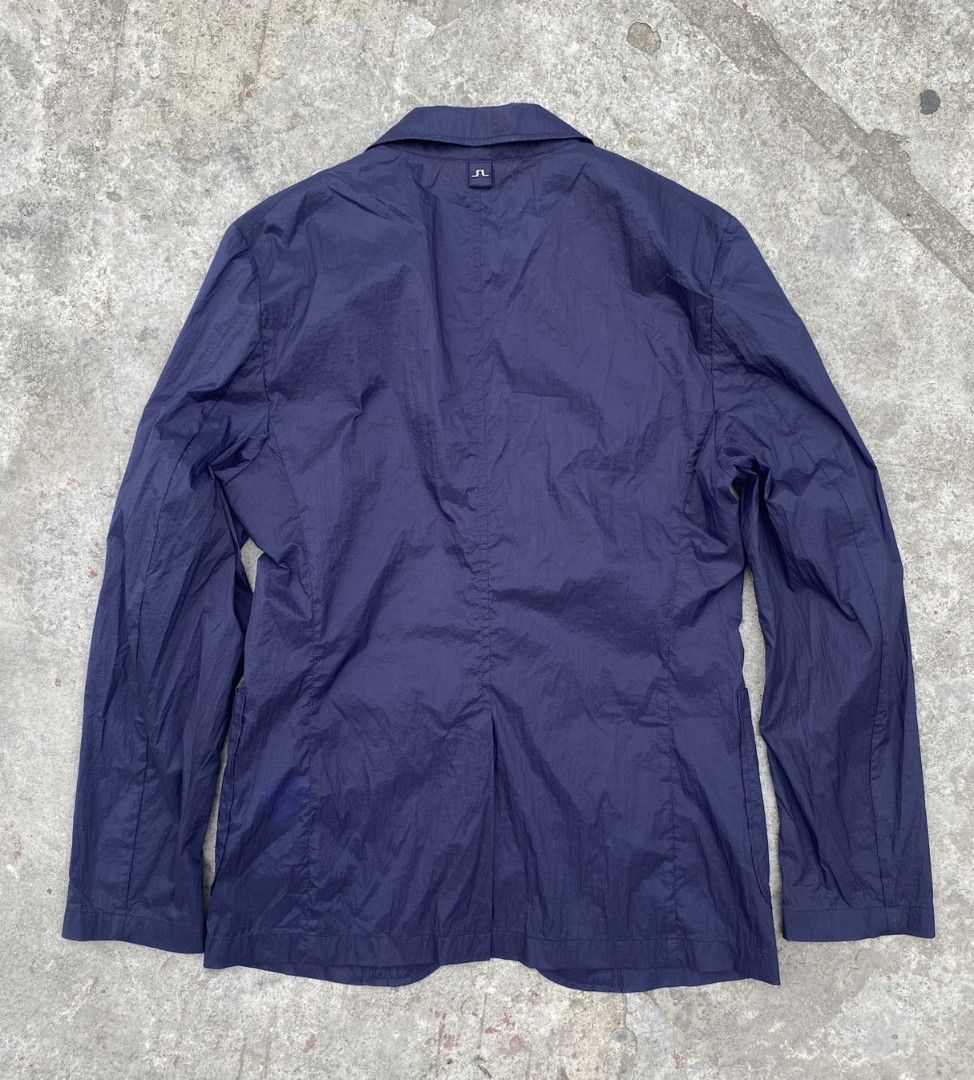 J. LINDEBERG GOLF BLAZER (Category: Coats, Jackets and Outerwear) located in Manila. Submitted by lunaras_declutter (Listing ID 1467719172, Image 2). Description: SMALL NYLON GOOD AS NEW 10 COLOR RATE WATEE PROOF.