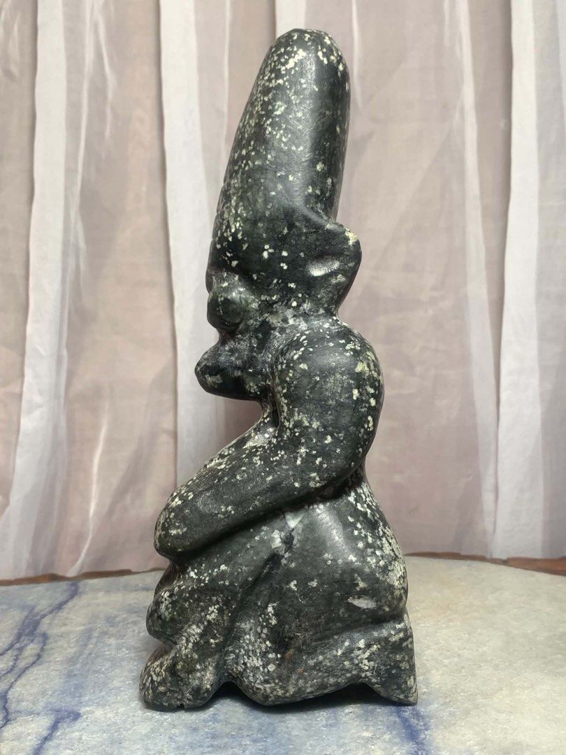 Jade Carved Statue (Category: Vintage Collectibles) located in Davao. Submitted by 6004finder (Listing ID 1467752869, Image 3). Description: A beautiful vintage carved jade statue, perfect for antique collectors and enthusiasts of Asian art and unique decorative pieces. A timeless collectible that can add character to your display or collection. • Height: 9 inches • Weight: 2 kg.