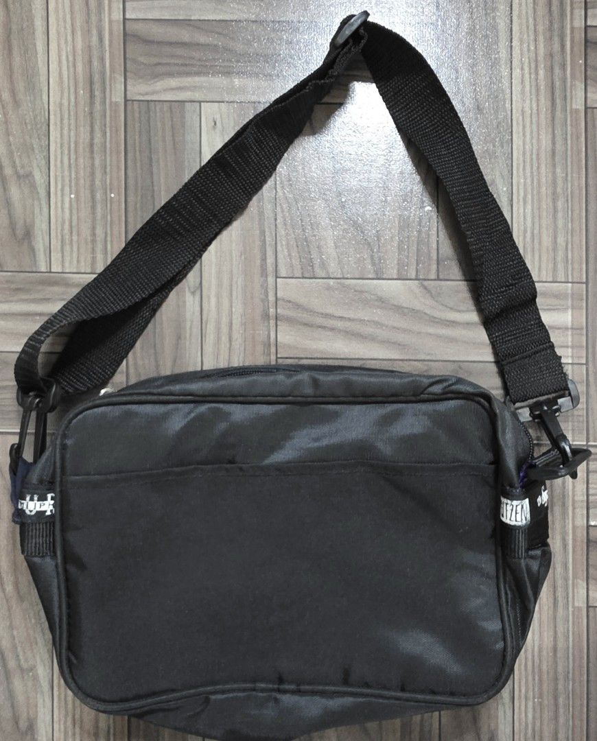 Jantzen Life Shoulder Sling Bag (Category: Sling Bags) located in Quezon City. Submitted by trickstercollect (Listing ID 1467771103, Image 2). Description: Brand: Jantzen Condition: Very Good Issue: Un sa strap holder tahi nalang sya Meet up: Trinoma or LRT 2 Anonas Shipping: LBC - Weekdays J&T - Weekends.
