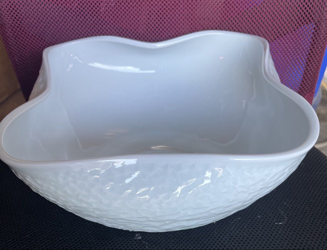 Japan porcelain Serving bowl (Category: Everything Else Others) located in Calasiao. Submitted by xwbj4ycjw975281 (Listing ID 1467694587, Image 2). Description: onhand subrang ganda niya pwede sa center table .