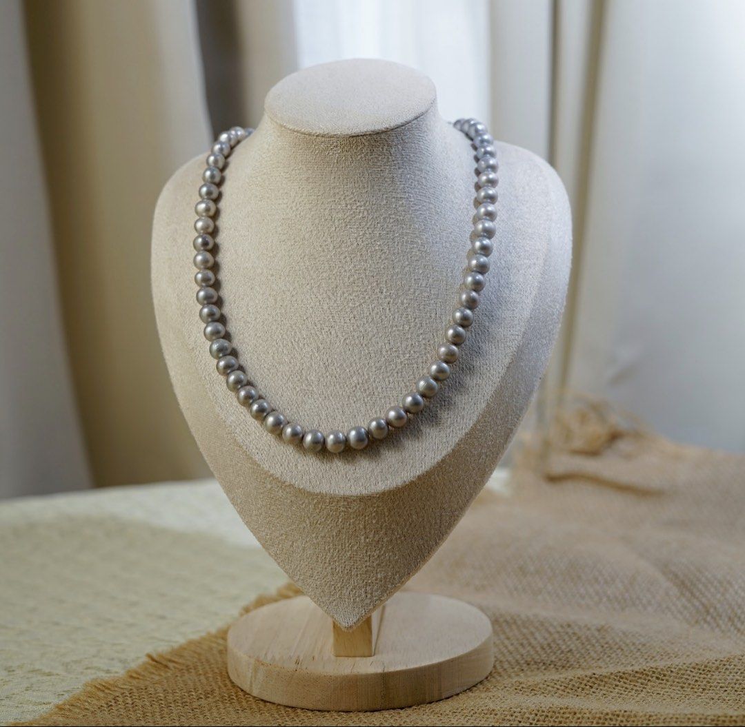 Japan Silver Seapearl necklace (Category: Necklaces) located in Lipa City. Submitted by avenueusco_ph (Listing ID 1467611515, Image 1). Description: Authentic Japan pearl featuring Silver with grey and pinkish hues ✨🦪🩶 Perfect luster ✨ Almost super round 📍 With a bit of fishbites but not visible when worn ✨ 7.8mm 17” long Only 1.