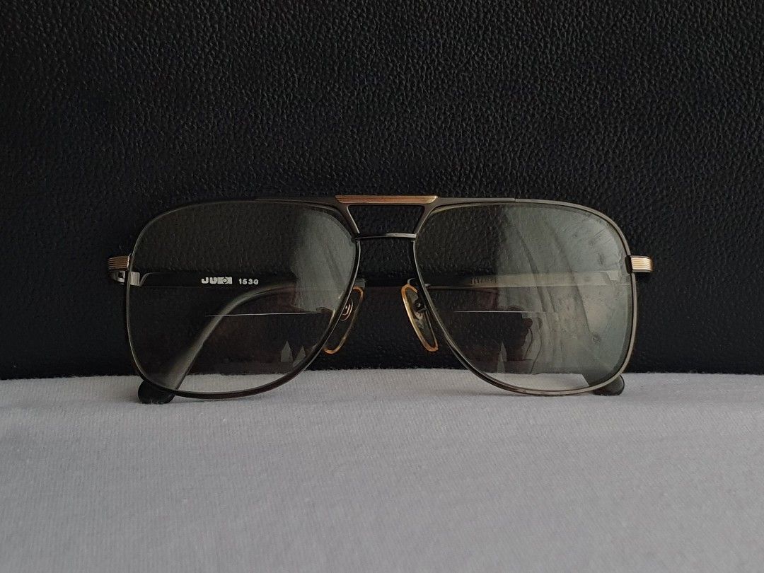 Japan Vintage Aviator Eyeglass Frame (Category: Sunglasses & Eyewear) located in Quezon City. Submitted by WasalakTwo (Listing ID 1467764124, Image 1). Description: Bought in Japan Durable and high quality Goodcondition Still presentable Lens are graded, but replaceable Open for delivery nationwide Front Width 13.4cm Front Height 4.9cm.