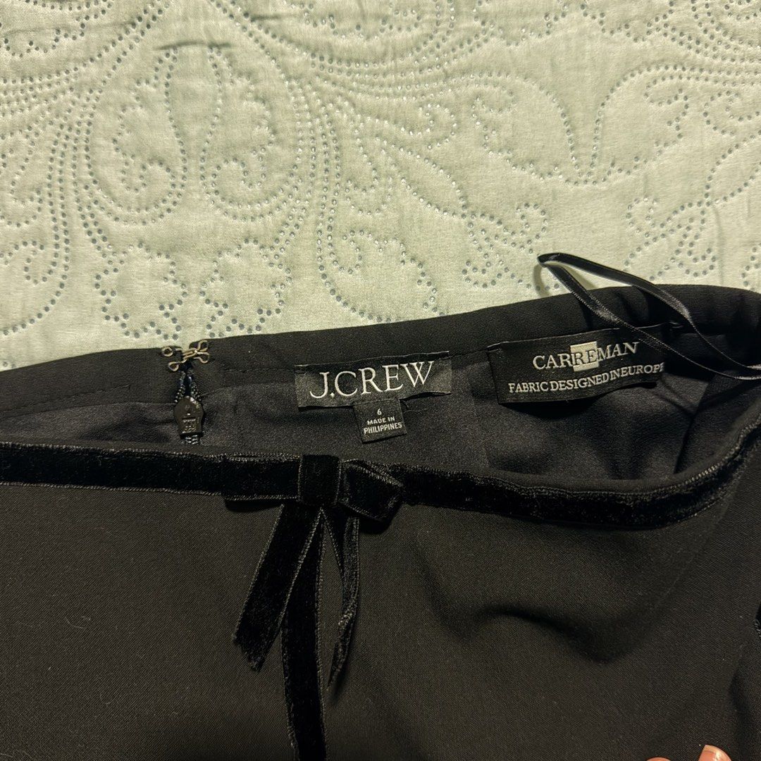 j.crew Midi Skirt (Category: Skirts) located in Cebu City. Submitted by shopjillscloset (Listing ID 1467750255, Image 3). Description: - authentic - orig price is 12,500 - zipper enclosure - NO issues - so elegant - fits 26-27 waistline best.