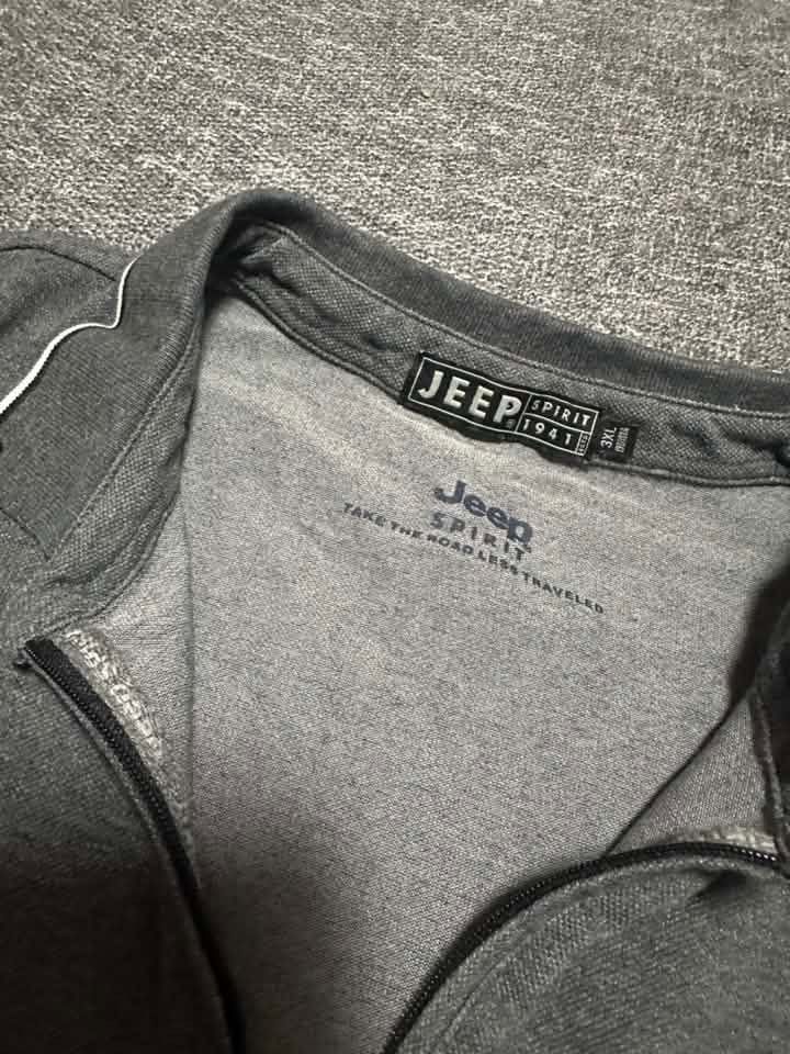 JEEP grey long-sleeve quarter-zip pullover (Category: Coats, Jackets and Outerwear) located in Manila. Submitted by thriftedbykab (Listing ID 1467713551, Image 2). Description: -Brand: JEEP -Complete tags -Size: (3XL) -Width: 22 | Length: 28 -Condition: SEMI USED -Color Rate: 8.5/10 -Issue: NO Zipper.