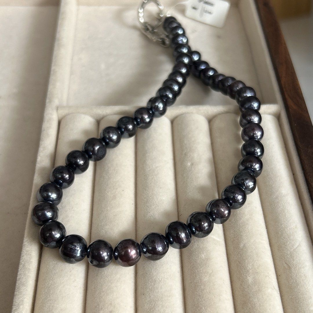 Jet black pearl necklace (Category: Necklaces) located in Lipa City. Submitted by avenueusco_ph (Listing ID 1467615863, Image 2). Description: It has subtle, rich dark grey, violet, and deep copper highlights.✨ High-gloss metallic luster ✨ Not so round 📍 10.5 mm 18” long .