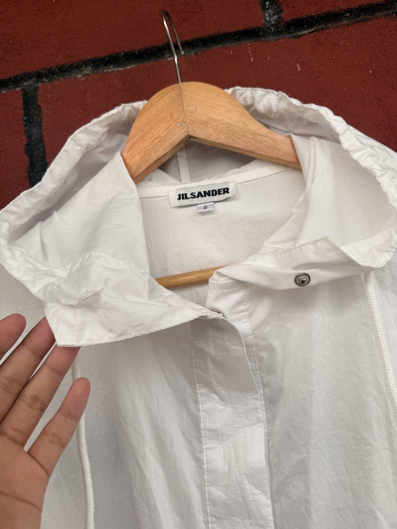 Jil Sander (Category: Coats, Jackets and Outerwear) located in Baguio. Submitted by mardimercredi14 (Listing ID 1467643720, Image 3). Description: 🔥 Jil Sander Dimensions: 22*23 Condition: very good Color Rate: 10 ❌ missing one snap button.