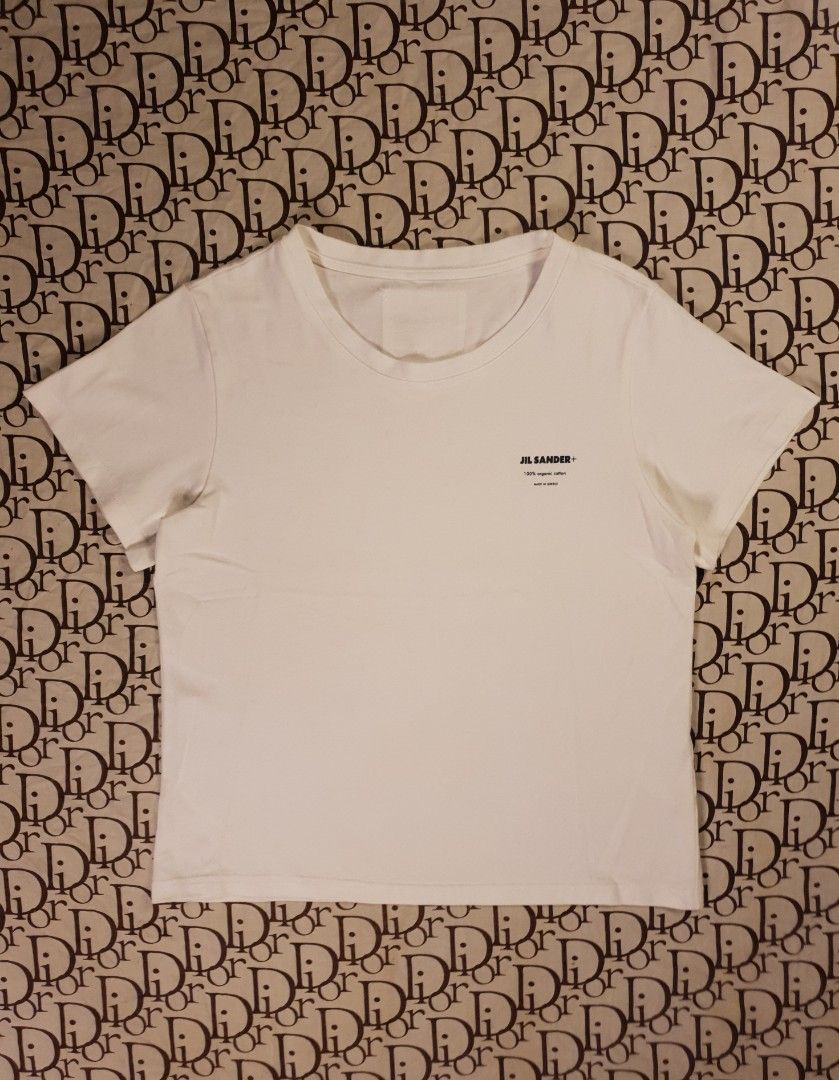 Jil Sander croptop (Category: Shirts) located in San Fernando. Submitted by retro.district. (Listing ID 1467819583, Image 1). Description: - JIL Sander crop top shirt - Size: small-Medium - Condition: Excellent - No issue.